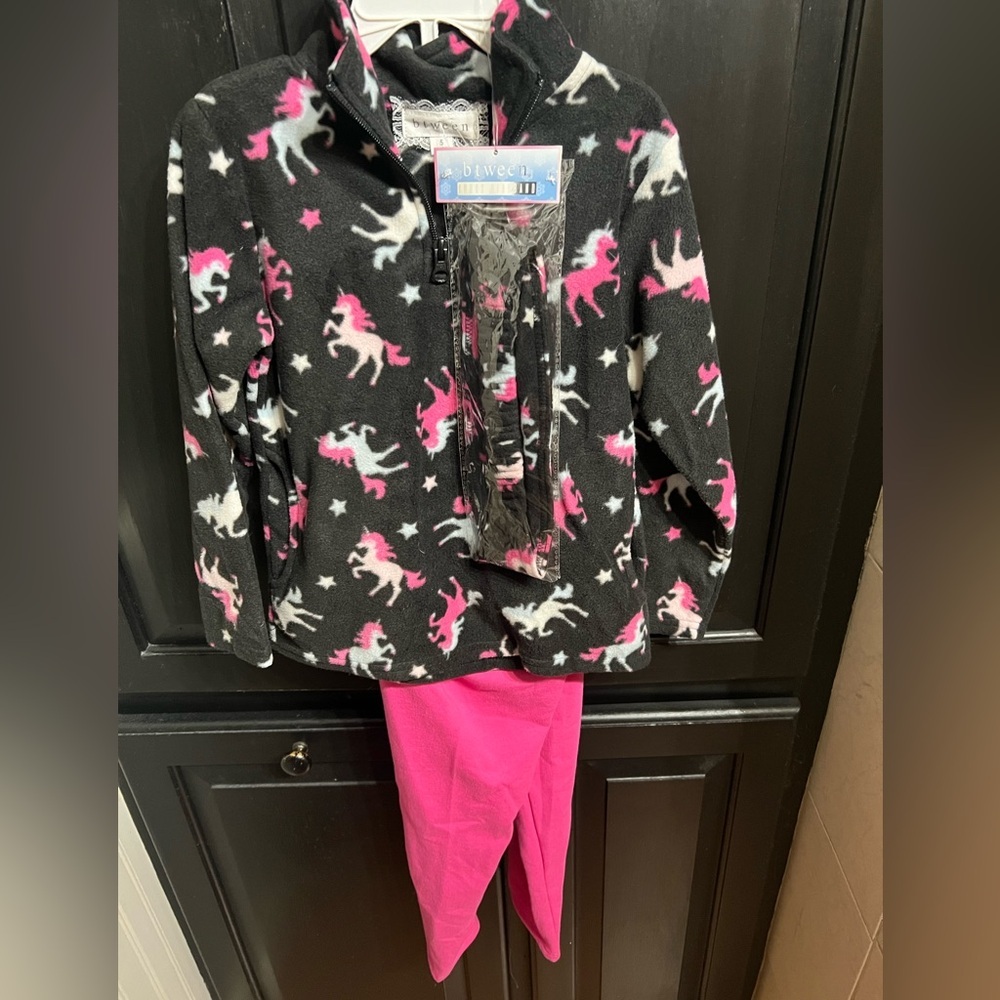 Btween- Little Girls NWT 3 Piece Outfit -Fleece Top, Leggings with Headband